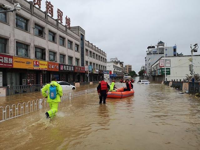 警惕！中國氣象局連發(fā)三個預警，多地有大暴雨(圖1)