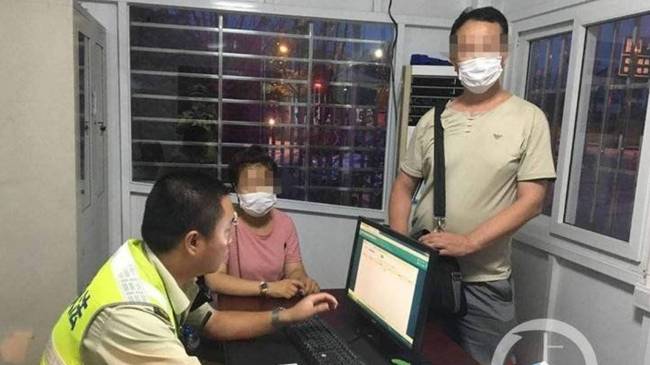 話嘮遭人煩！男女坐車旅游因話太多，被司機(jī)丟在了高速上 (圖1)