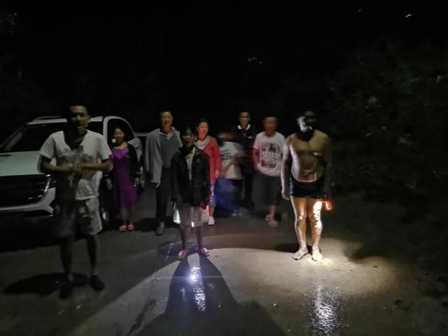 女子發(fā)現(xiàn)客廳1厘米裂縫救下21戶村民，6座民房被夷為平地(圖3)