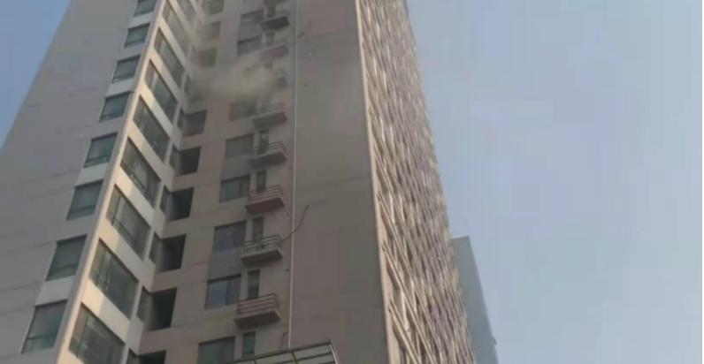 6歲兒童在家烤地瓜引發(fā)火災，房子遭殃了……(圖1)